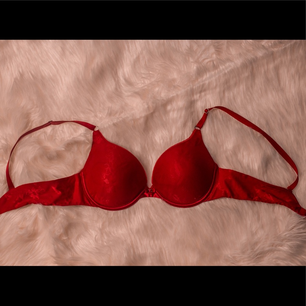 Red push-up bra